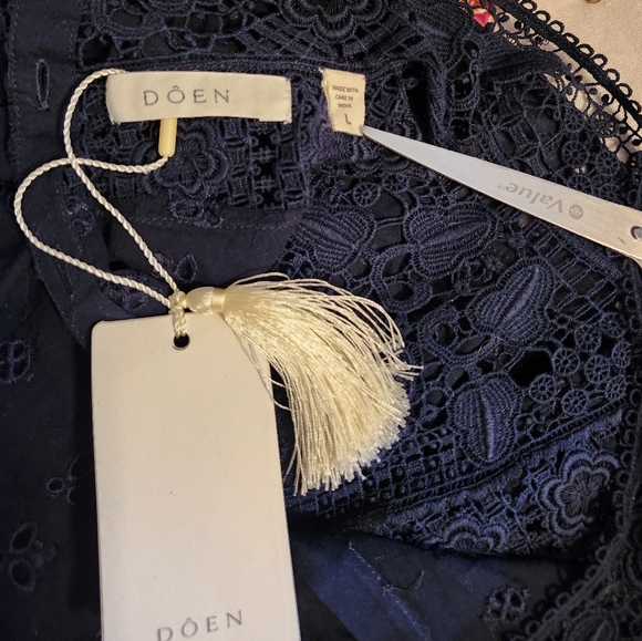 Doen Eyelet Blouse/Top in Navy Blue - Picture 3 of 12